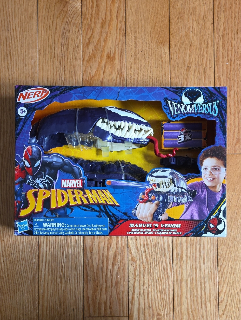 Nerf Marvel Spider-Man Venom Versus Marvel's Venom Wrist Strike Blaster